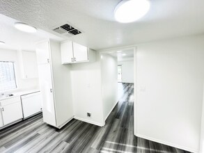 13518 Burbank Blvd in Sherman Oaks, CA - Building Photo - Building Photo