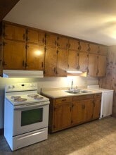 213 E Walnut St, Unit A in Dickson, TN - Foto de edificio - Building Photo