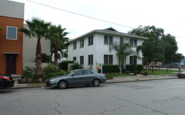 819 3rd Ave N in St. Petersburg, FL - Foto de edificio - Building Photo