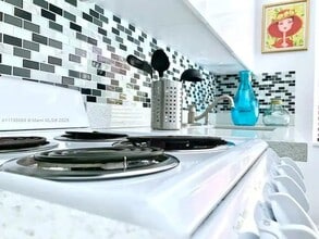 471 NE 37th St in Miami, FL - Building Photo - Building Photo