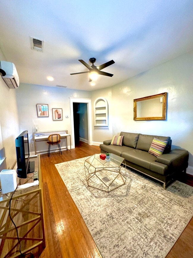 658 Cascade Ave SW