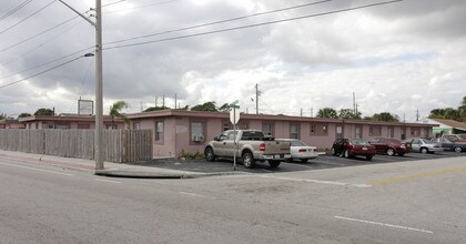 The Legacy in Riviera Beach, FL - Building Photo - Building Photo