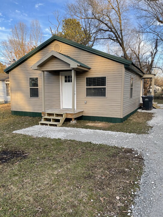 910 Cartwright St in Jonesboro, AR - Building Photo