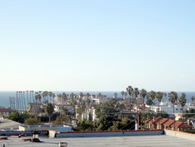 545-551 Avenue A in Redondo Beach, CA - Building Photo - Building Photo