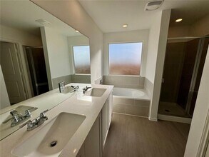 1406 Roaming Oak Bnd in Andice, TX - Building Photo - Building Photo