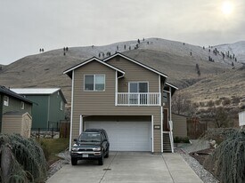 332 E Prospect St in Chelan, WA - Building Photo