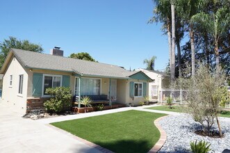 10333 Jordan Ave in Chatsworth, CA - Foto de edificio - Building Photo