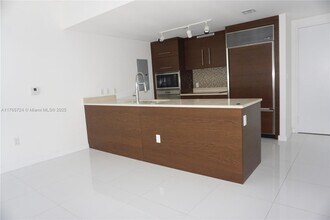 475 Brickell Ave in Miami, FL - Foto de edificio - Building Photo