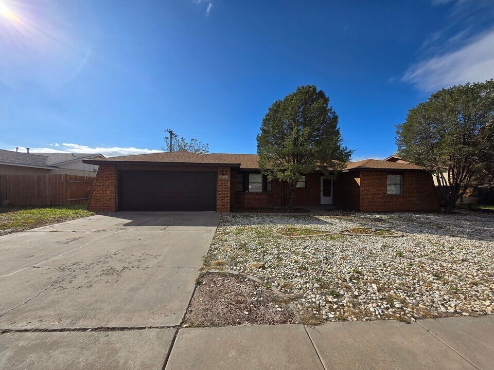 808 E La Paloma Ln in Roswell, NM - Building Photo