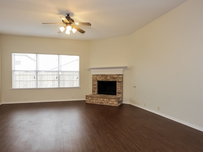2525 Tar Heel Dr in Fort Worth, TX - Building Photo - Building Photo