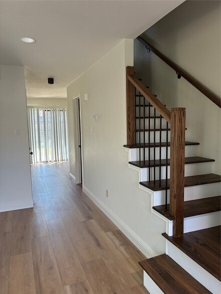 2101 Mistletoe Ave in Fort Worth, TX - Foto de edificio - Building Photo