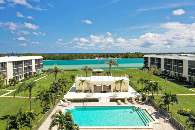 100 Waterway Rd in Jupiter, FL - Foto de edificio - Building Photo