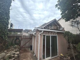 515 1/2 S Tremont St in Oceanside, CA - Building Photo