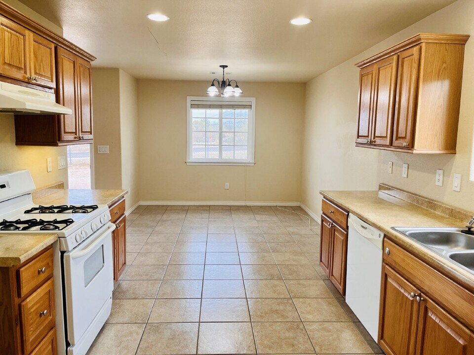 61559 Desert Air Rd in Joshua Tree, CA - Building Photo