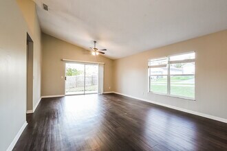 15 S Cervidae Dr in Apopka, FL - Foto de edificio - Building Photo