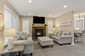 674 E Union Pines Ct in Sandy, UT - Foto de edificio - Building Photo