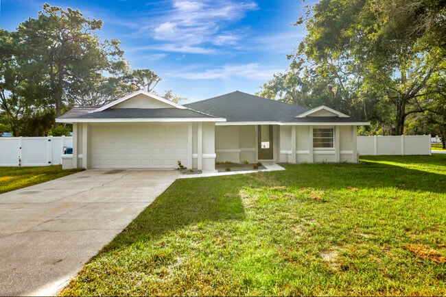 8217 Simmons St in Brooksville, FL - Building Photo - Building Photo