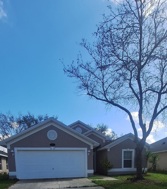 property at 2891 Stratford Pointe Dr