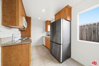 6616 Sylmar Ave in Los Angeles, CA - Building Photo - Building Photo