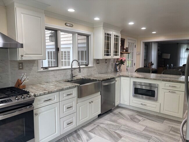 145 Concord Rd in Wayland, MA - Building Photo - Building Photo