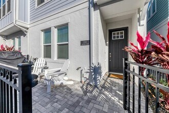 2313 Lindstrom St in Sarasota, FL - Building Photo - Building Photo