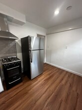 323 N Chevy Chase Dr in Glendale, CA - Building Photo - Building Photo