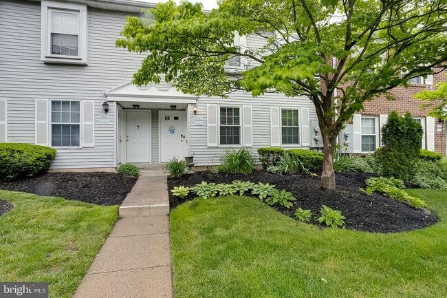 property at 1002 Huntingdon Mews