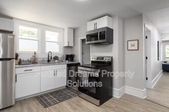 913 Hutton St in Winston-Salem, NC - Building Photo - Building Photo