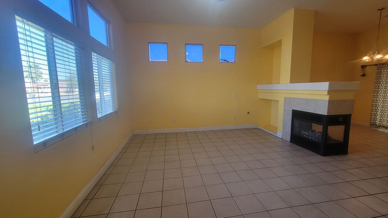 3111 Stoney Peak Ln in Bakersfield, CA - Building Photo