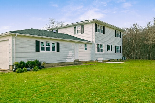 370 Smithburg Rd, Unit 370 Smithburg road in Englishtown, NJ - Building Photo - Building Photo