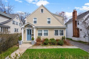 225 Larchmont Ave in Larchmont, NY - Building Photo