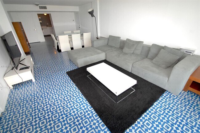 1800 Collins Ave in Miami Beach, FL - Foto de edificio - Building Photo