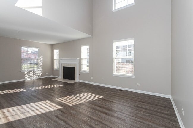 2465 Frost Dr in Aurora, IL - Building Photo - Building Photo