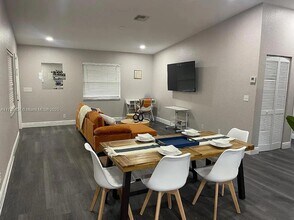 2238 Liberty St in Hollywood, FL - Building Photo - Building Photo