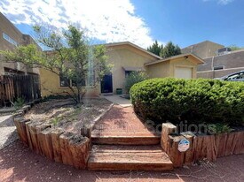314 Amherst Dr SE in Albuquerque, NM - Building Photo