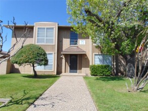 7937 Cliffbrook Dr in Dallas, TX - Building Photo - Building Photo