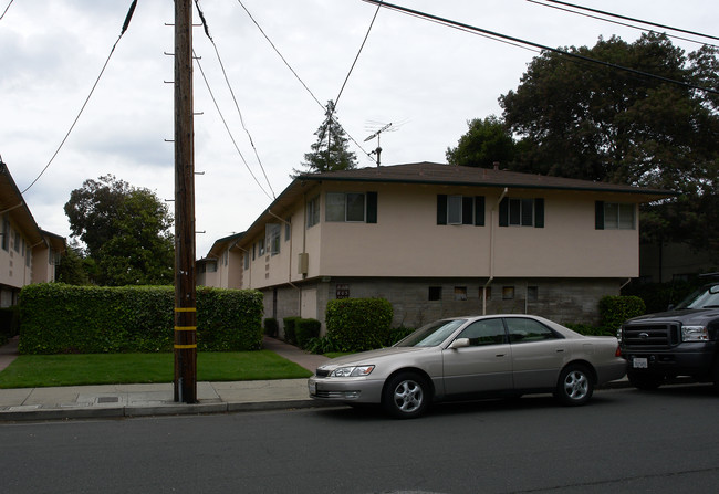 805 Roble Ave in Menlo Park, CA - Building Photo - Building Photo