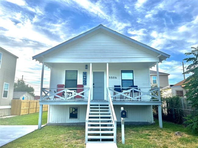 5506 Ave Q 1/2 in Galveston, TX - Building Photo - Building Photo