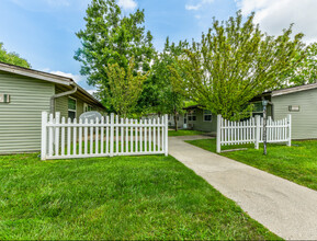 Evergreen Apartments in Marysville, OH - Foto de edificio - Building Photo