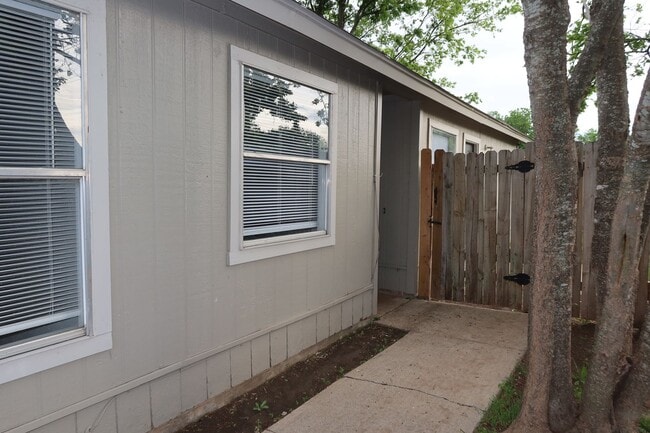 2511 Bucks Run in Austin, TX - Building Photo - Building Photo