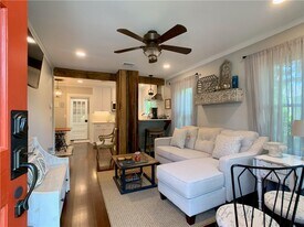 18 Sylvan St in Newport, RI - Building Photo