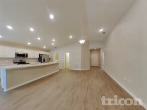 579 Lorient Drive, Unit 3-268 in Eagle Lake, FL - Building Photo - Building Photo