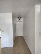 10901 N Kendall Dr in Miami, FL - Building Photo - Building Photo