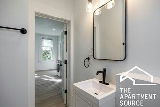 2301 N Leavitt St in Chicago, IL - Foto de edificio - Building Photo