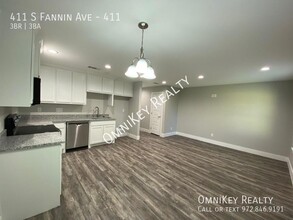 411 S Fannin Ave in Denison, TX - Foto de edificio - Building Photo