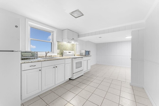 3233 Apex Cir, Unit #B in Falls Church, VA - Foto de edificio - Building Photo