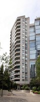 30 Holly St in Toronto, ON - Building Photo