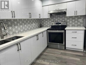 2054 Kingsridge Dr in Oakville, ON - Building Photo - Building Photo