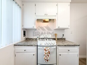 15546 Vanowen St, Unit 9 in Los Angeles, CA - Foto de edificio - Building Photo