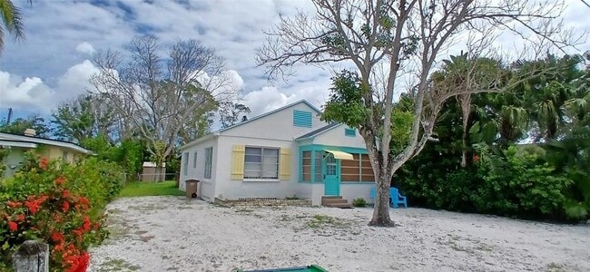 property at 1209 Bay Palm Blvd
